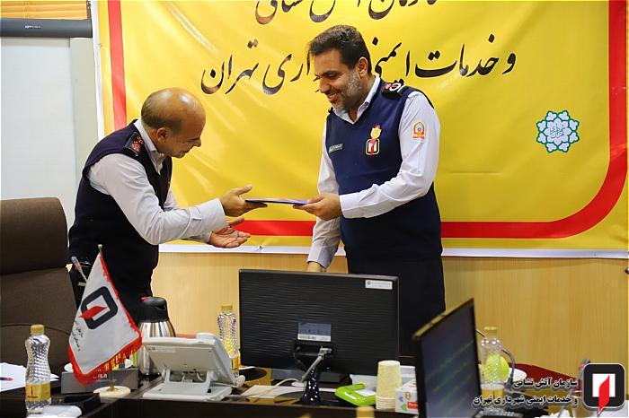 دیدار مدیر عامل سازمان آتش نشانی تهران با رزمندگان شاغل این سازمان