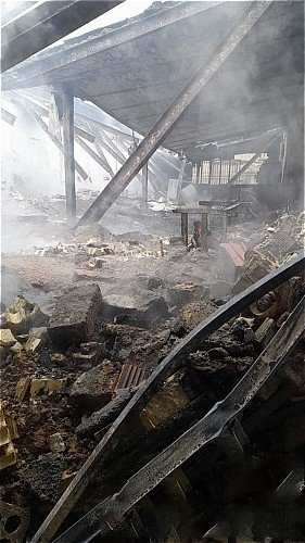 آتش سوزی و آوار در کارگاه تولید مبل